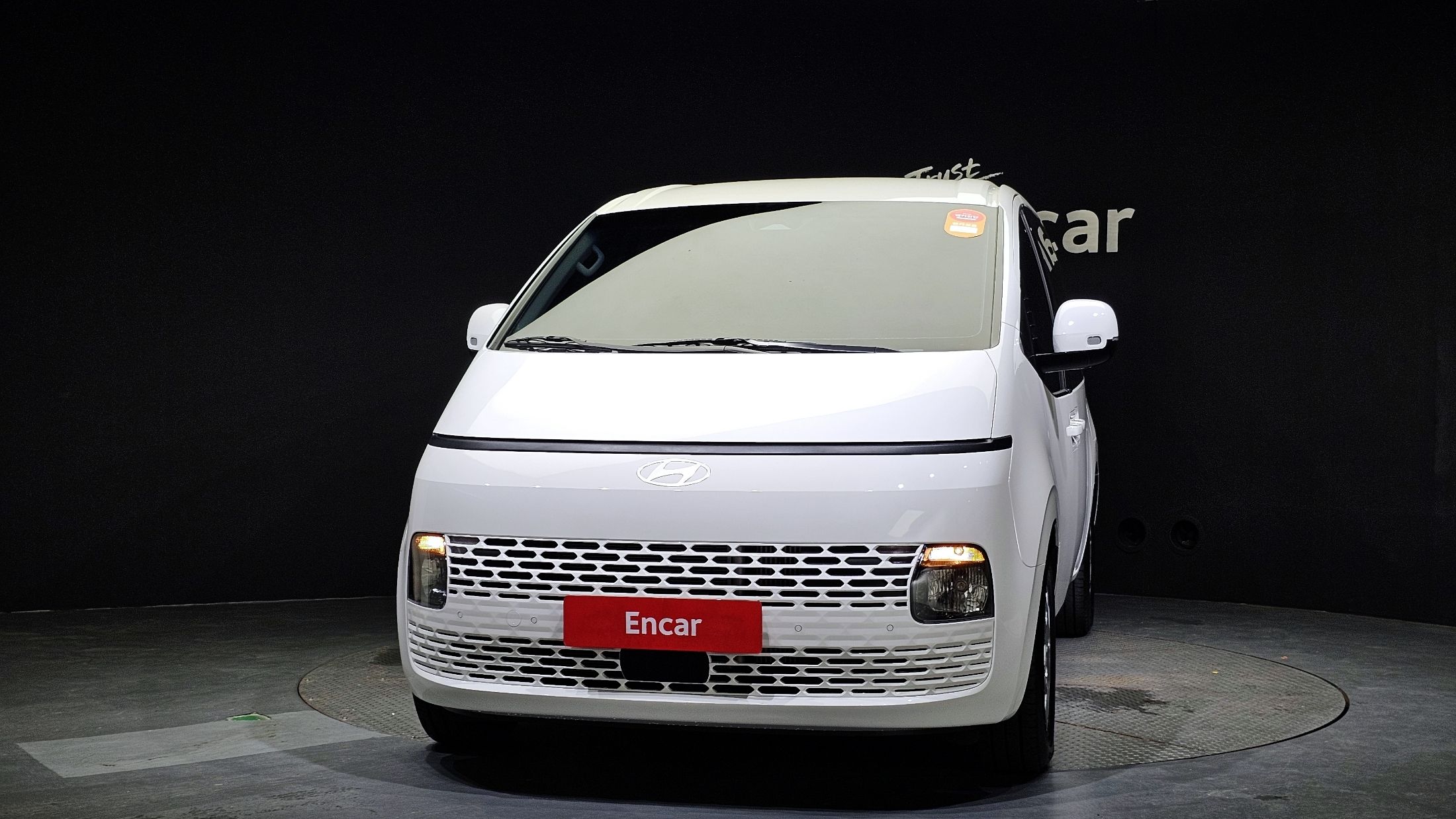 HYUNDAI STARIA 2025