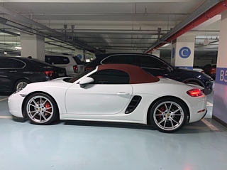 PORSCHE 718 BOXSTER 2016