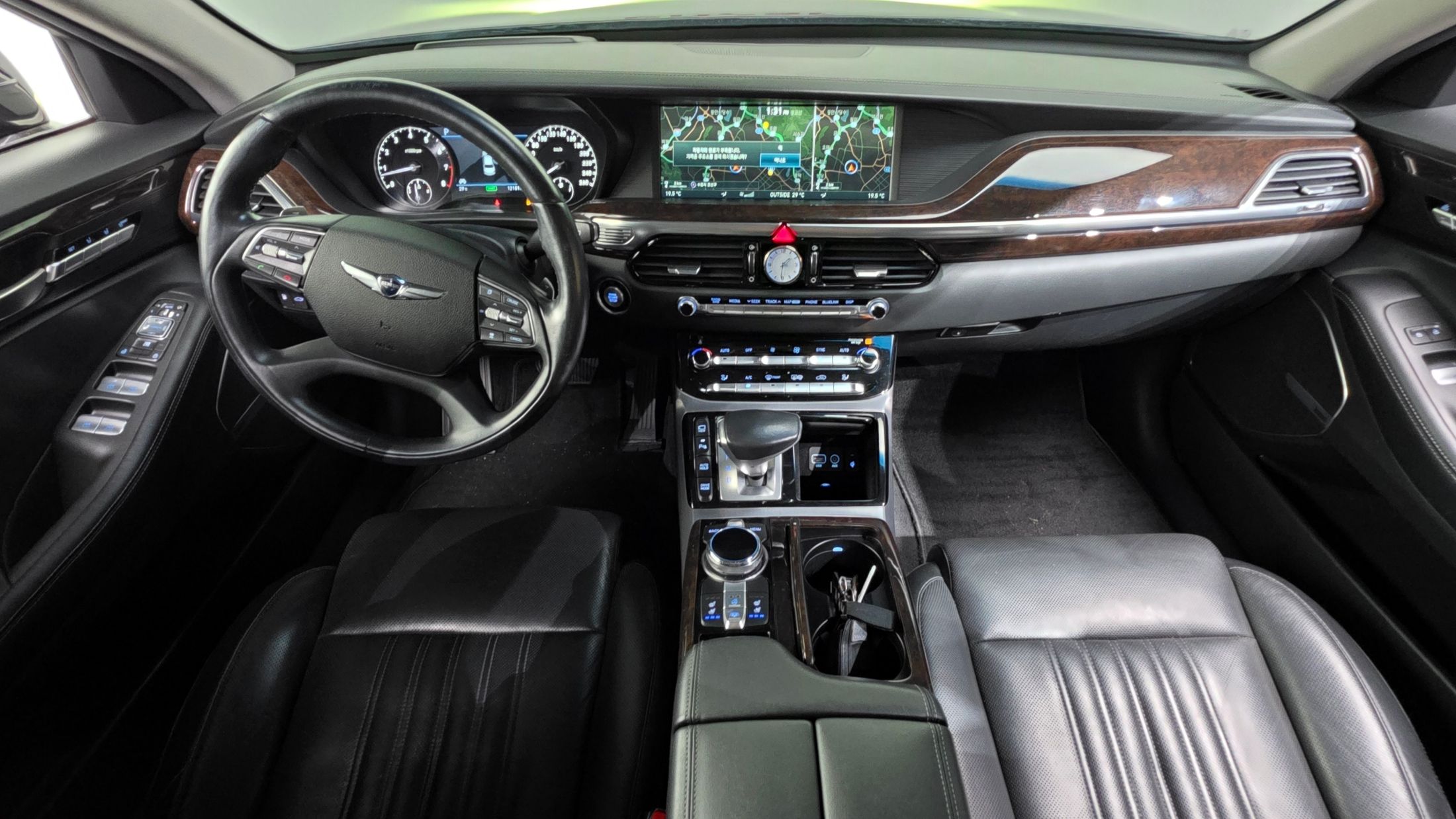 GENESIS EQ900 2016