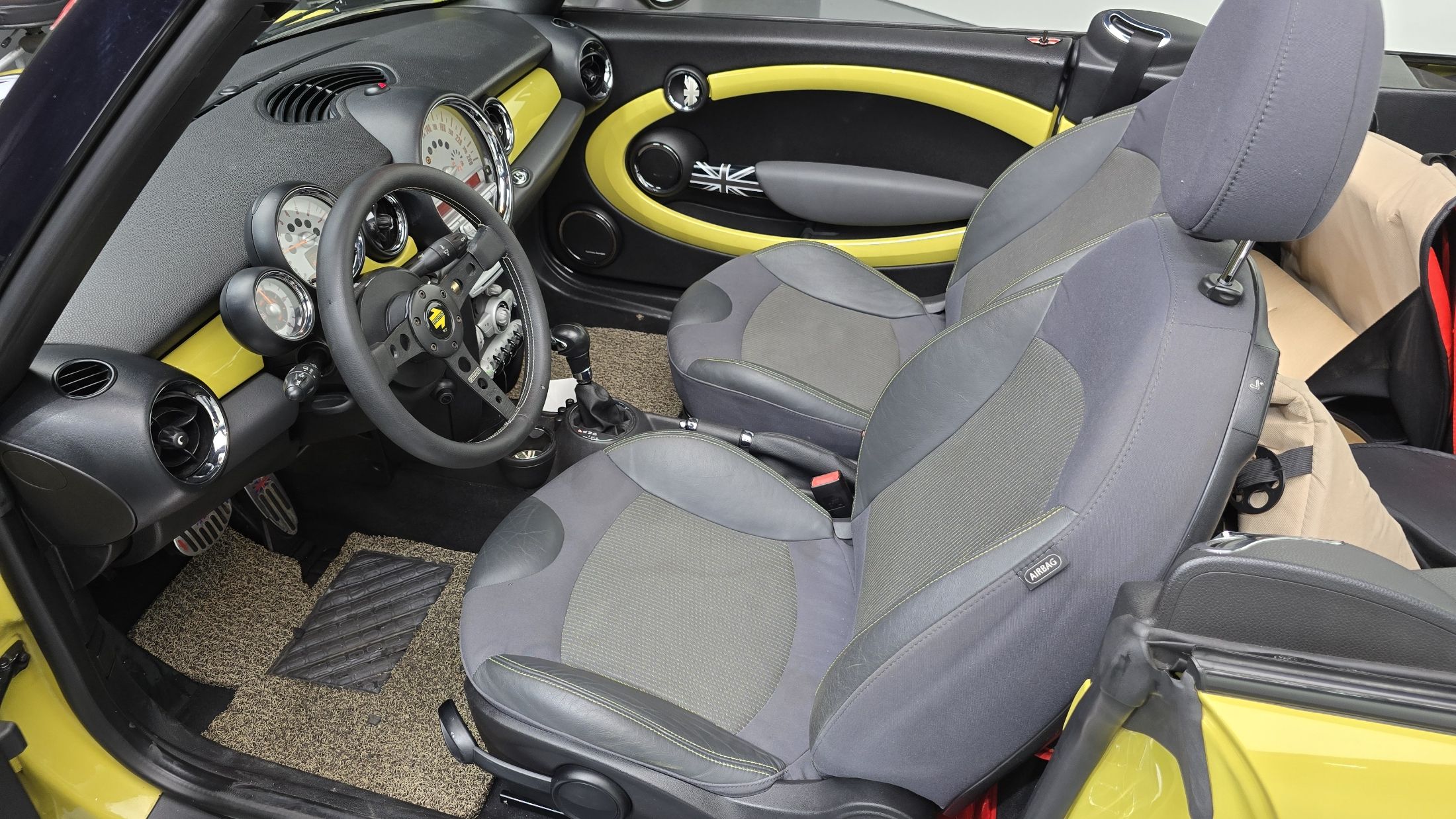 MINI COOPER CONVERTIBLE 2009