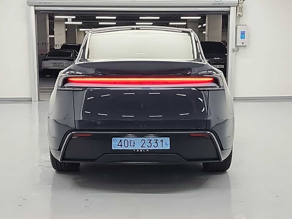 TESLA MODEL Y 2025