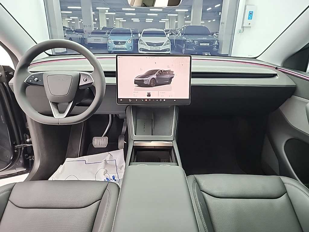 TESLA MODEL Y 2025