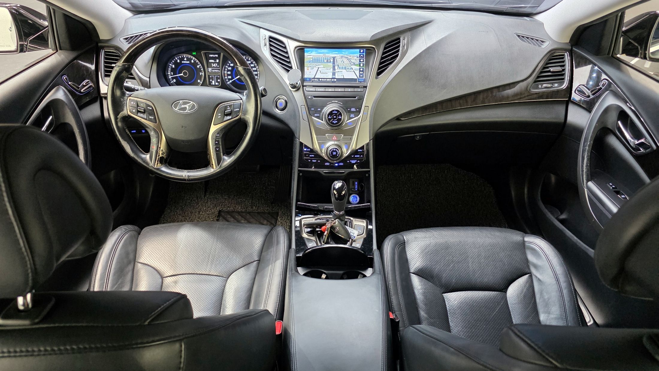 HYUNDAI GRANDEUR HG 2011
