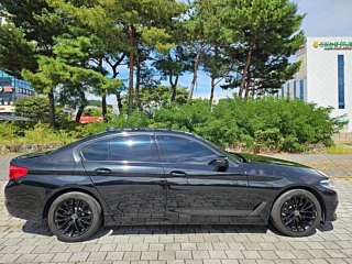 BMW 5-SERIES G30 2019