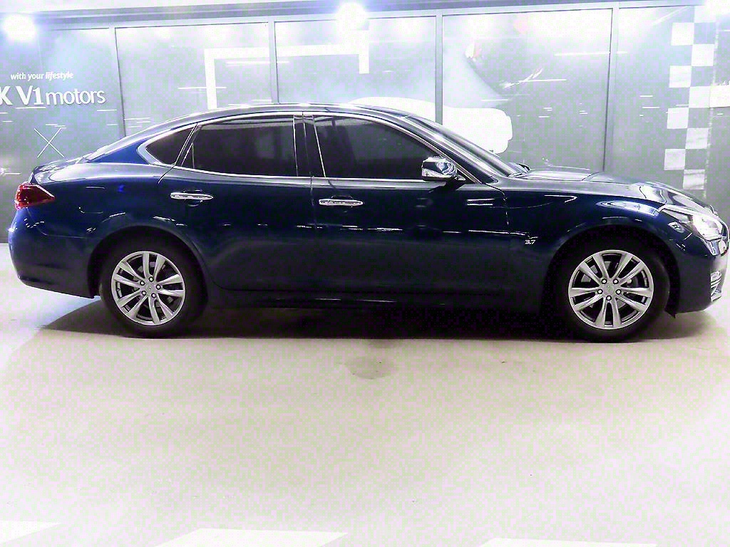 INFINITI Q70 2017