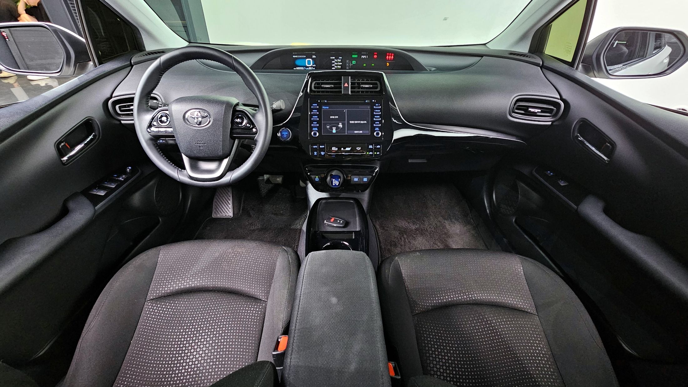 TOYOTA PRIUS 2019