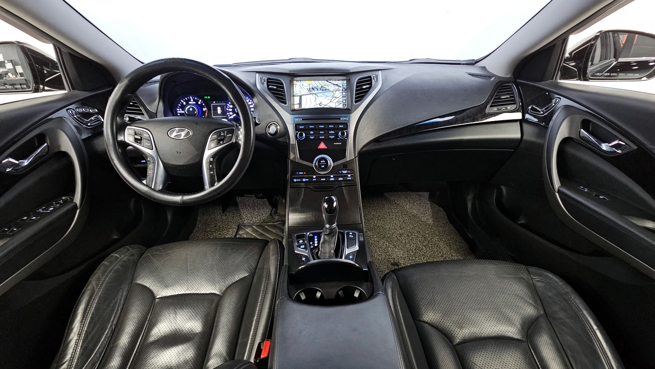 HYUNDAI GRANDEUR HG 2014