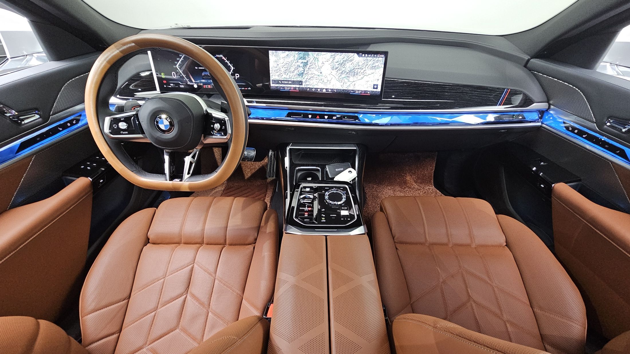 BMW 7-SERIES G70 2025