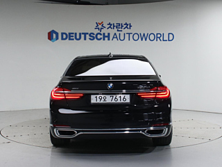 BMW 7-SERIES G11 2016