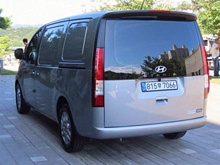 HYUNDAI STARIA 2025
