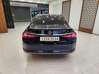 LEXUS ES300H  7 GENERATION Executive 2025