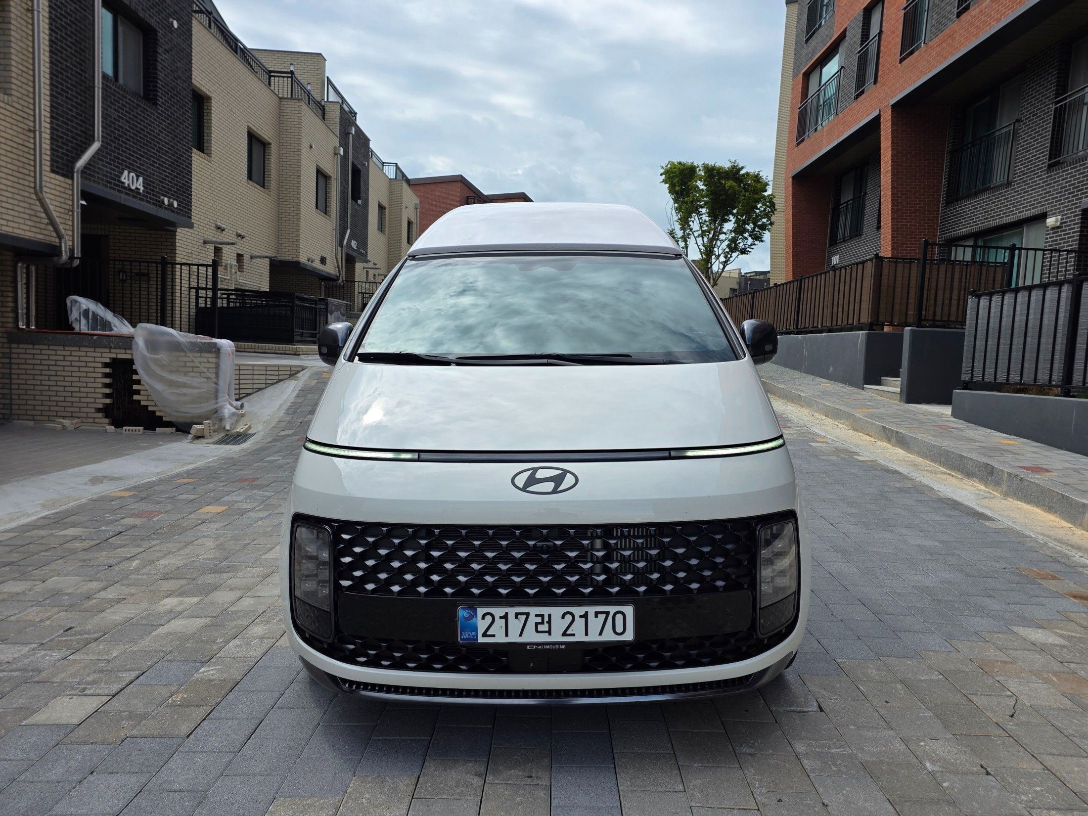 HYUNDAI STARIA 2025