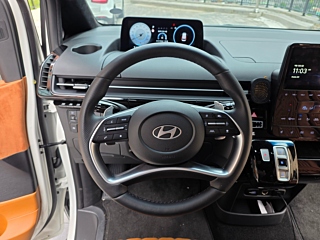 HYUNDAI STARIA 2025