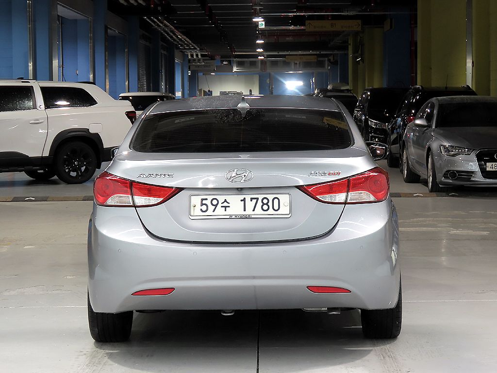 HYUNDAI AVANTE MD 2010