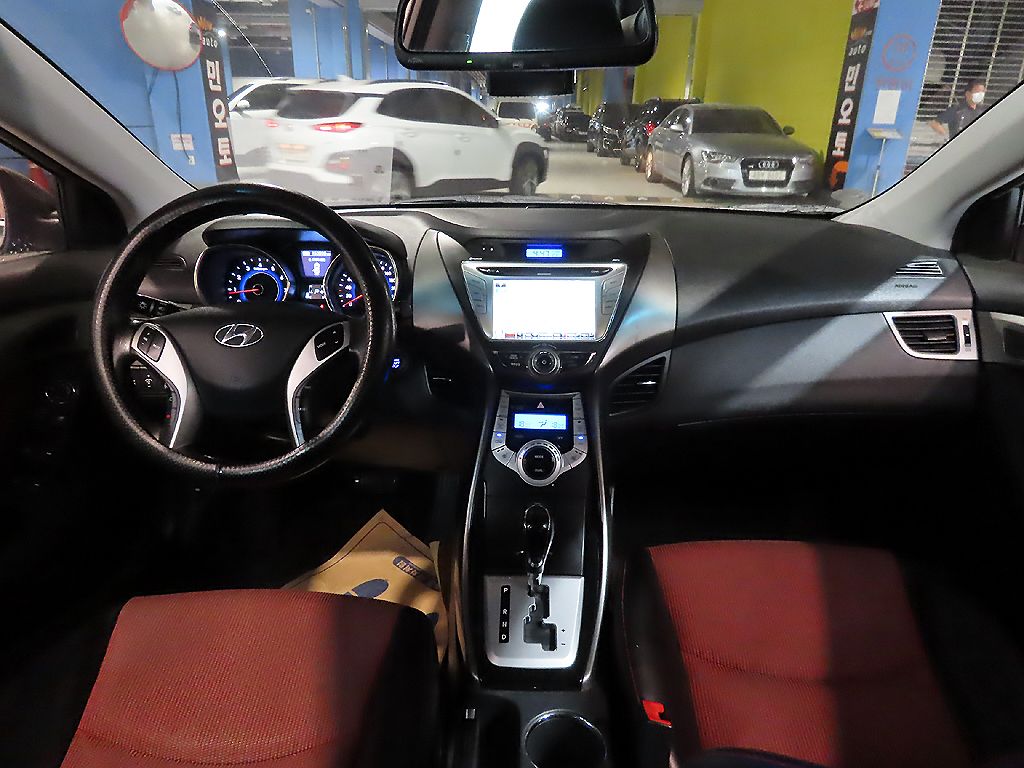 HYUNDAI AVANTE MD 2010