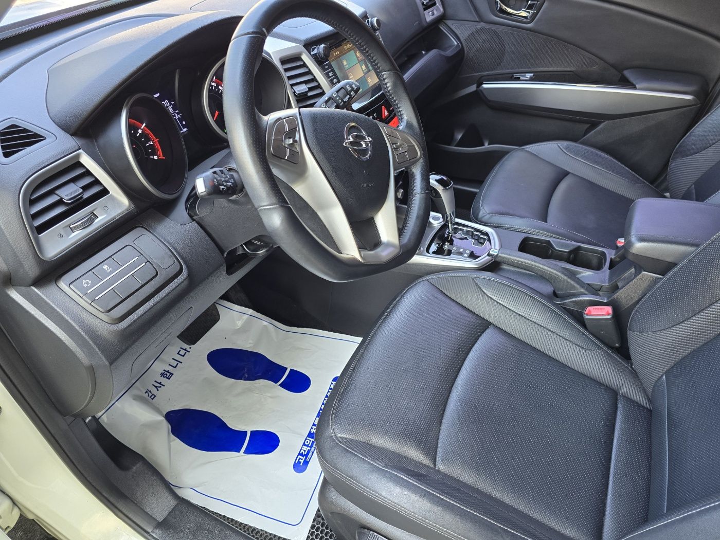 SSANGYONG TIVOLI 2015