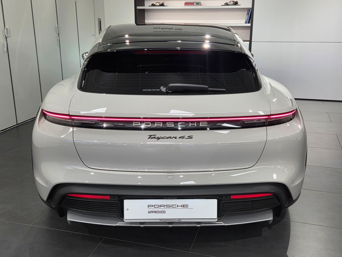 PORSCHE TAYCAN 2025
