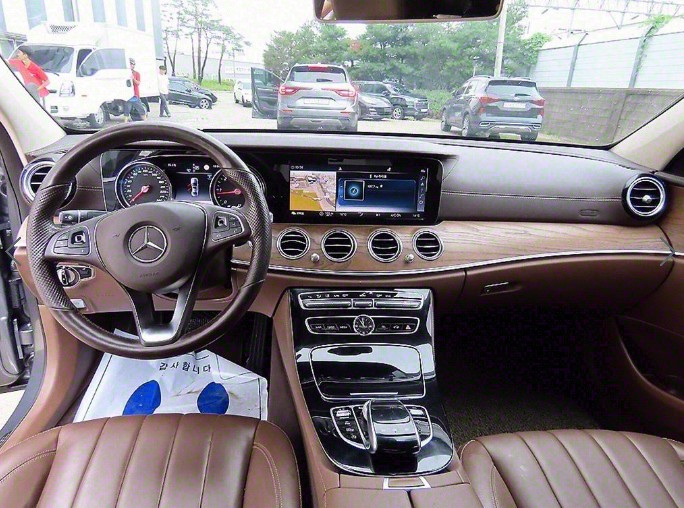 MERCEDES BENZ E-CLASS W213 2017