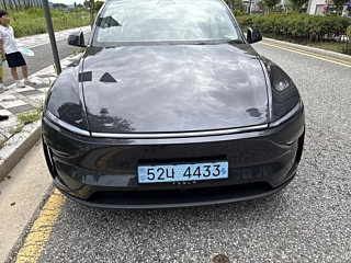 TESLA MODEL Y  2025