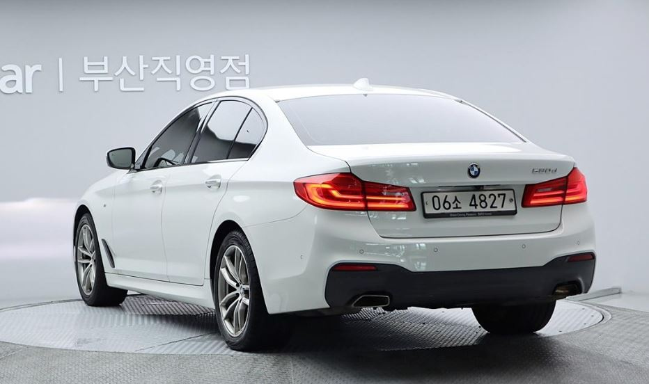 BMW 5-SERIES G30 2017