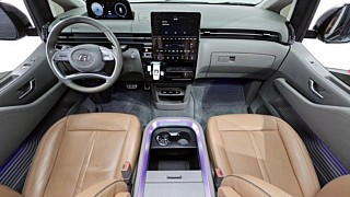 HYUNDAI STARIA  Lounge 9 Seater 2022