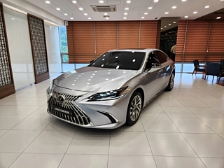 LEXUS ES300H  7 GENERATION Executive 2025