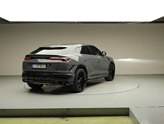 LAMBORGHINI URUS  2024