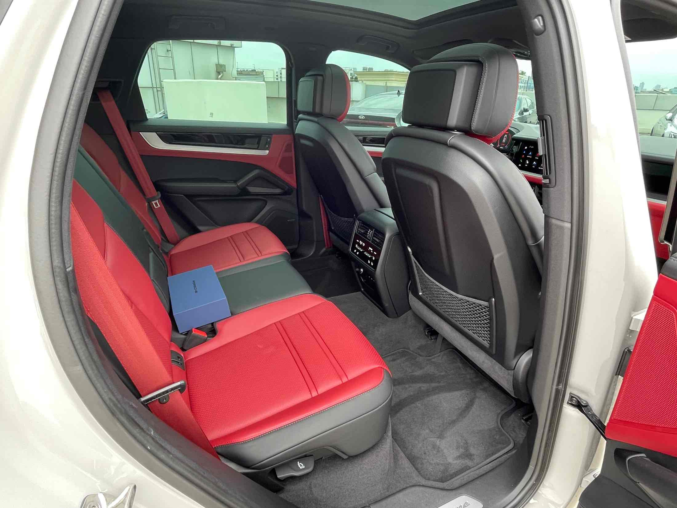 PORSCHE CAYENNE PO536 2024
