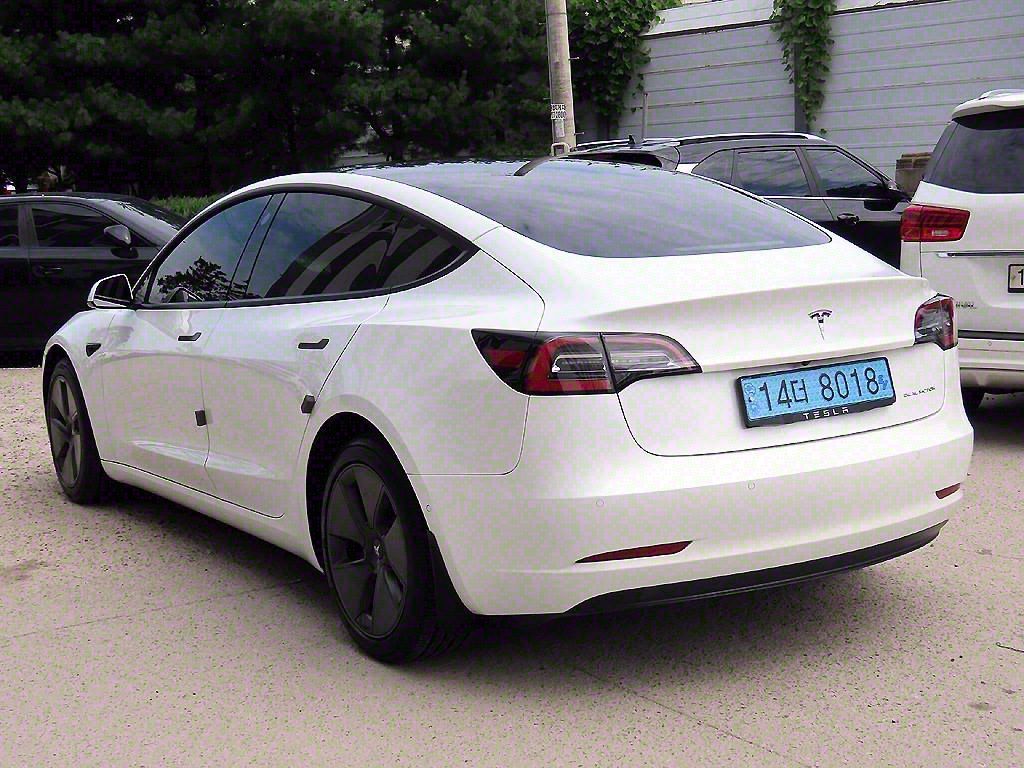 TESLA MODEL 3 2022