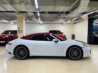 PORSCHE 911 2016