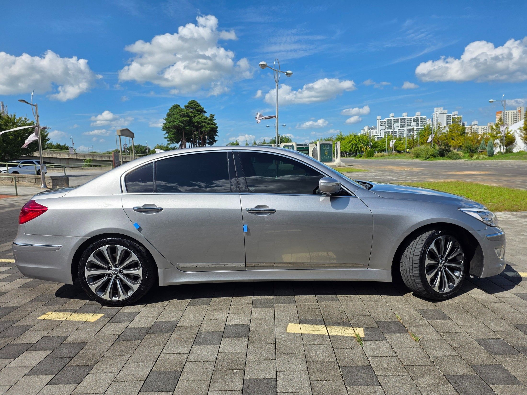 HYUNDAI GENESIS 2013