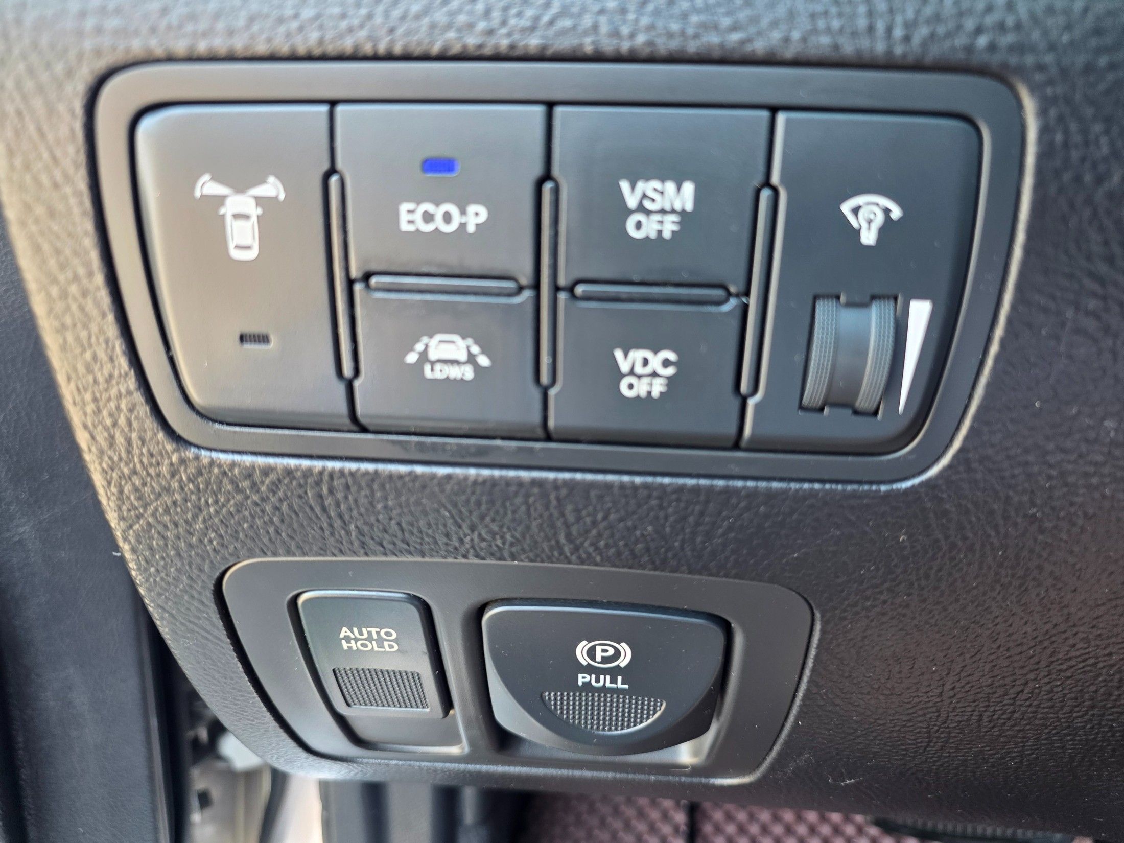 HYUNDAI GENESIS 2013