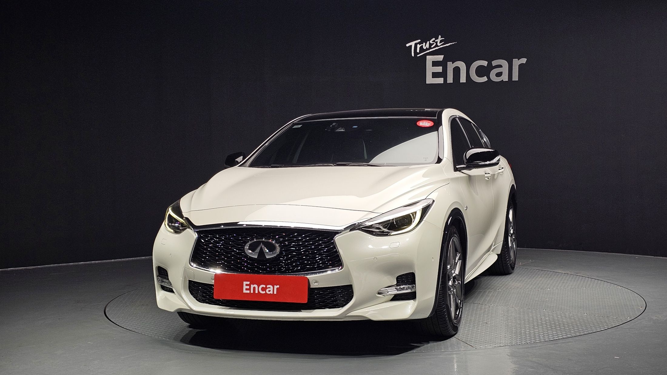 INFINITI Q30 2017