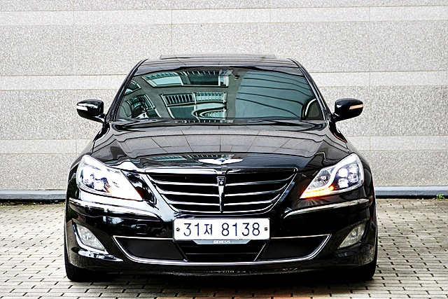 HYUNDAI GENESIS 2011