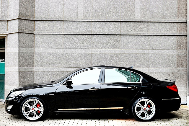 HYUNDAI GENESIS 2011