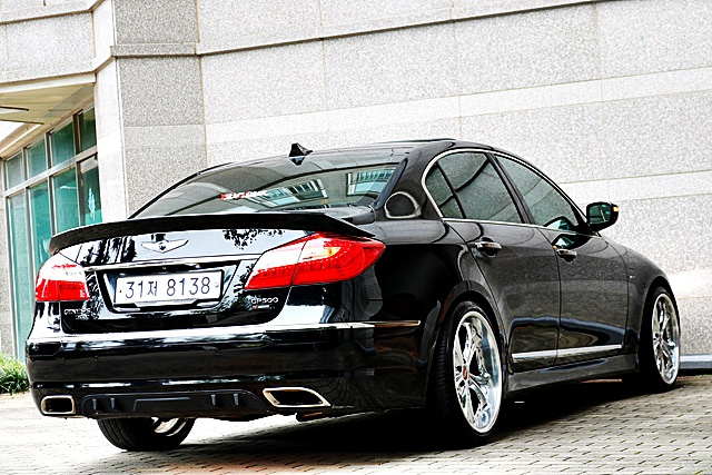 HYUNDAI GENESIS 2011