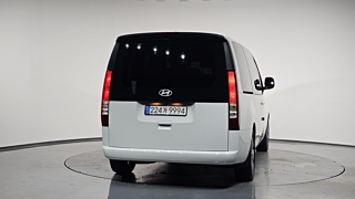 HYUNDAI STARIA 2025