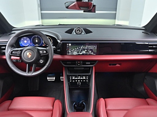 PORSCHE MACAN EV 2025