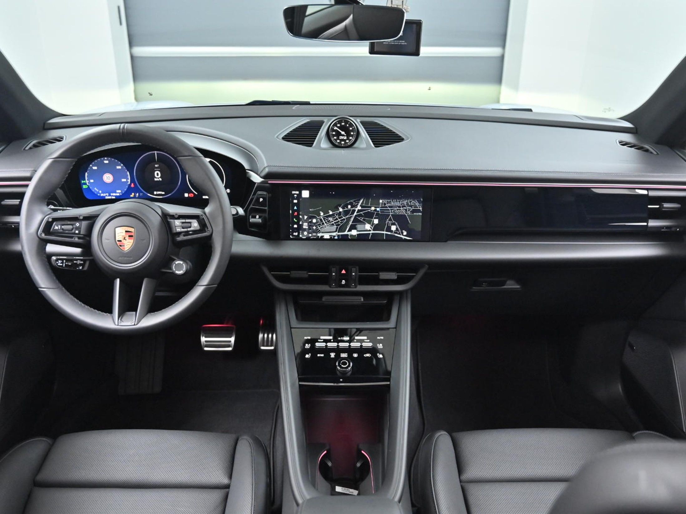 PORSCHE MACAN EV 2025