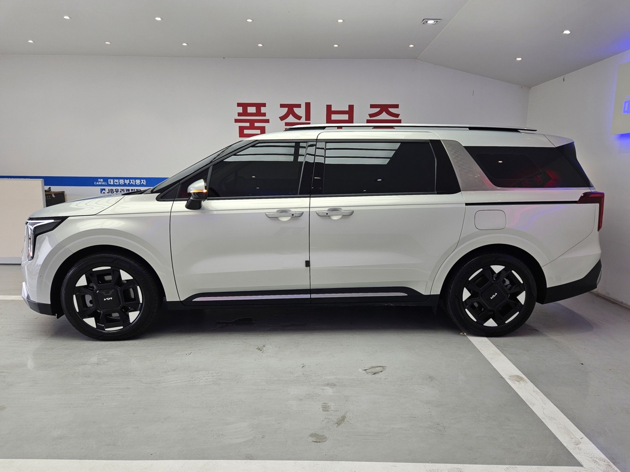 KIA CARNIVAL 2025