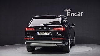 AUDI Q7 4M 2023