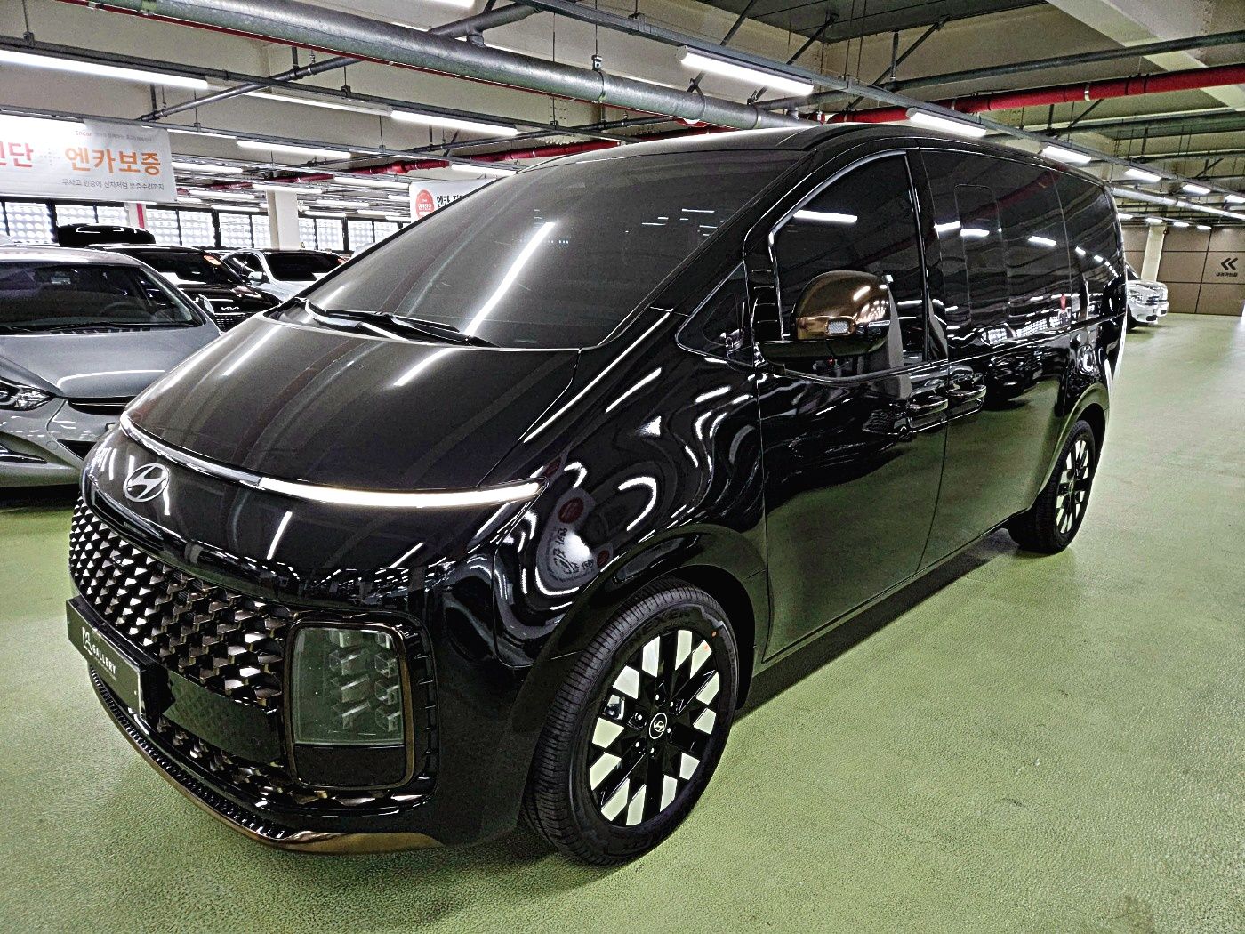 HYUNDAI STARIA 2025