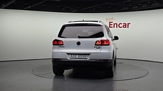 VOLKSWAGEN TIGUAN 2016
