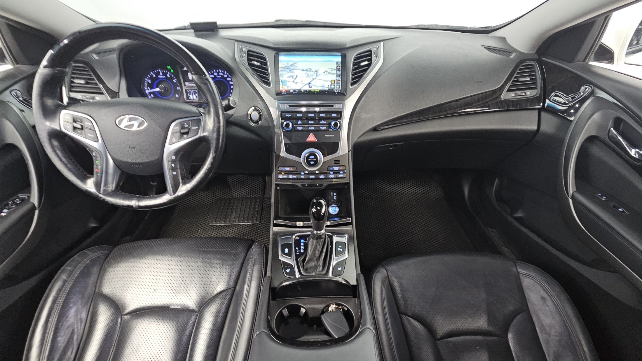 HYUNDAI GRANDEUR HG 2015