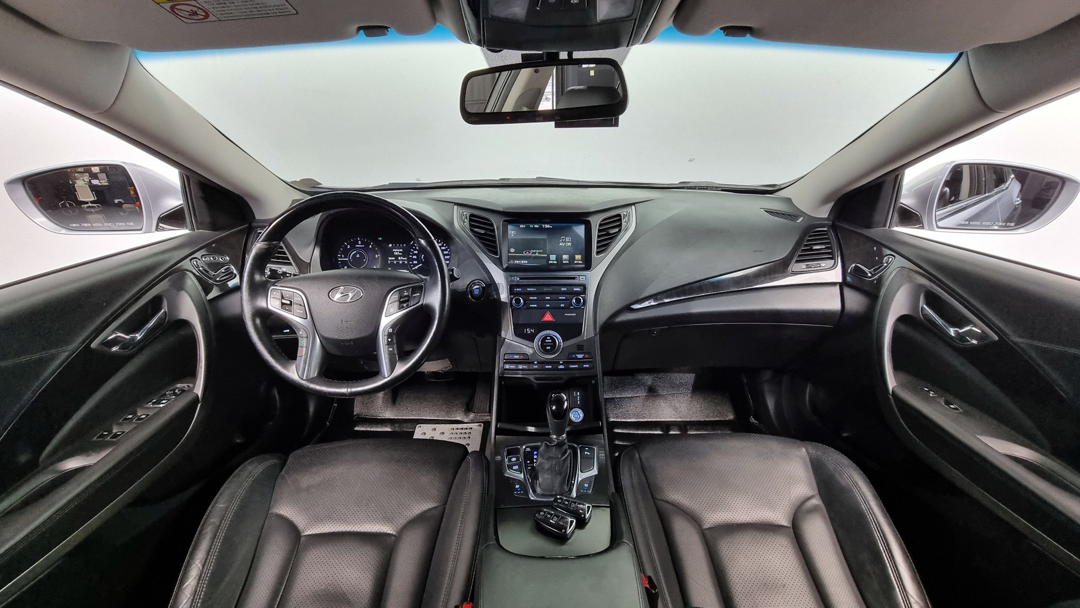 HYUNDAI GRANDEUR HG 2015
