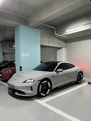 Заказать PORSCHE TAYCAN