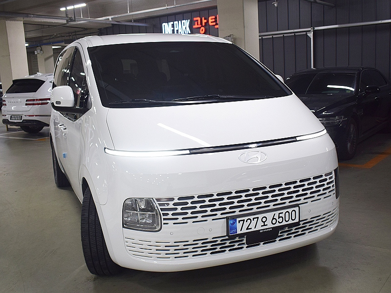 HYUNDAI STARIA 2025