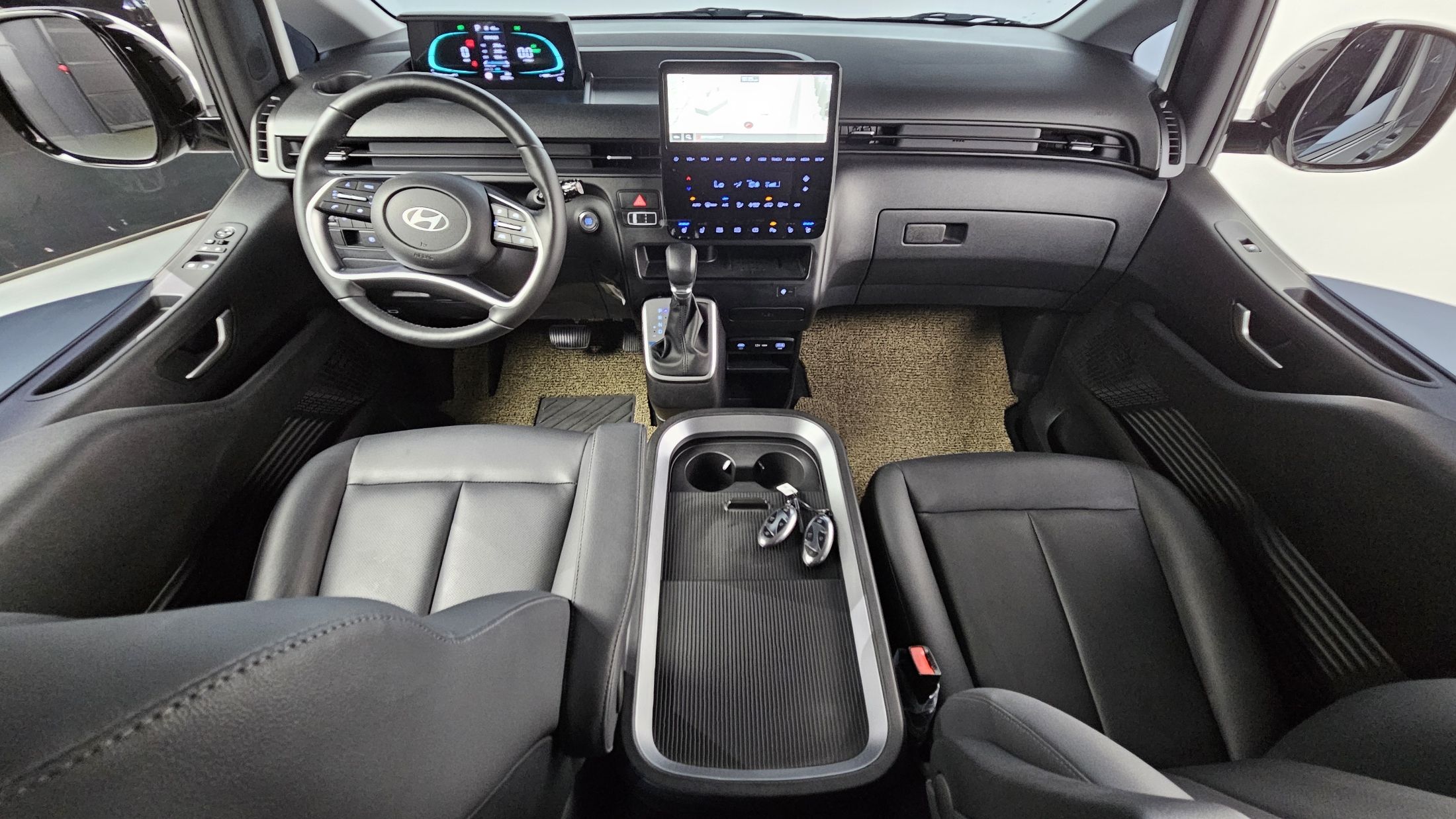 HYUNDAI STARIA 2024