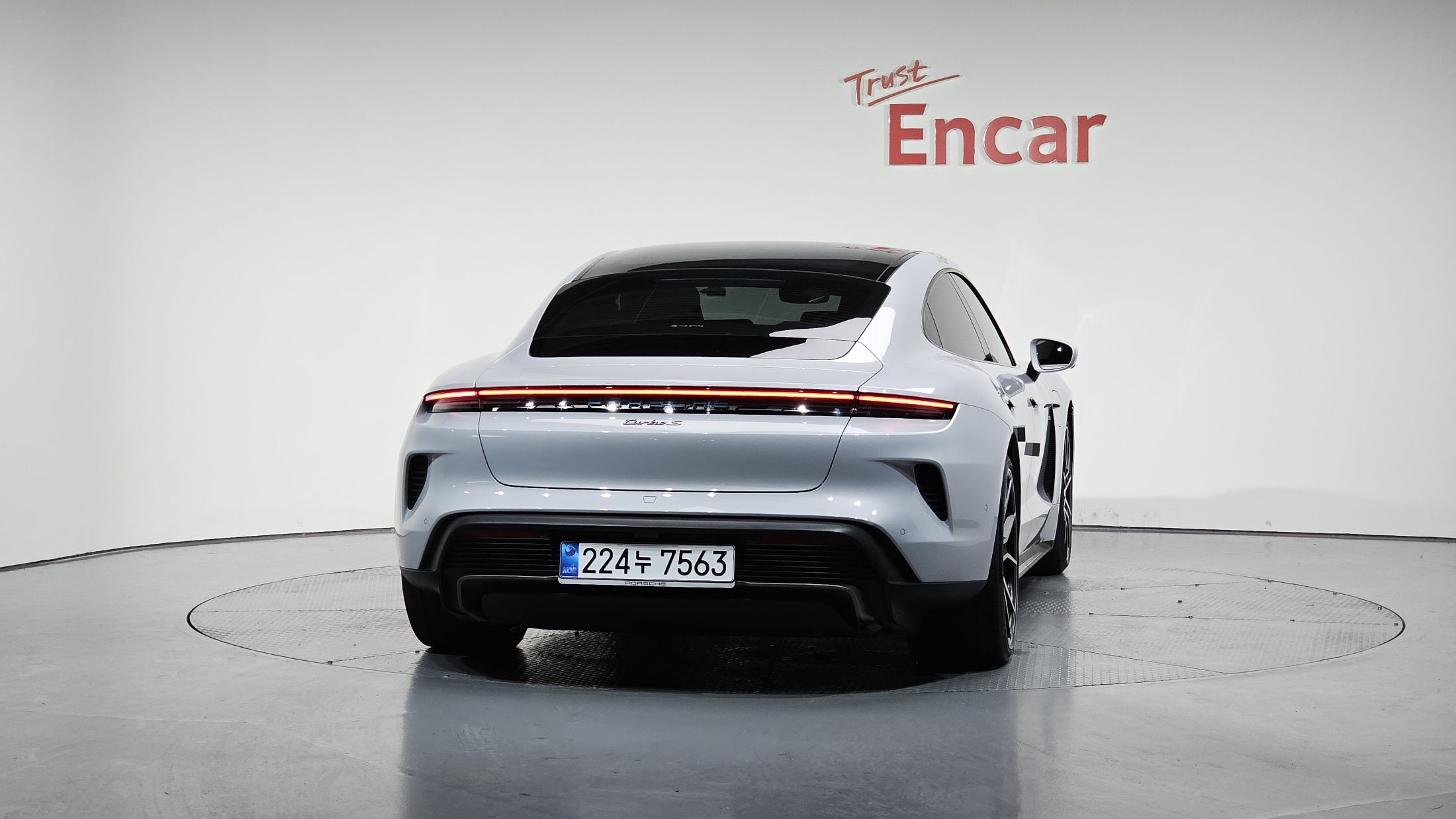 PORSCHE TAYCAN 2024