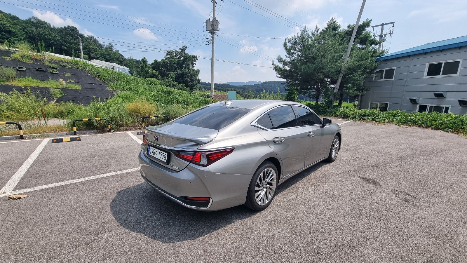 LEXUS ES300H 2023